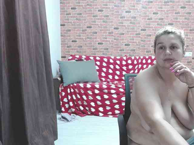 RoseBBW webcam