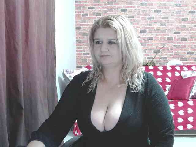 RoseBBW webcam