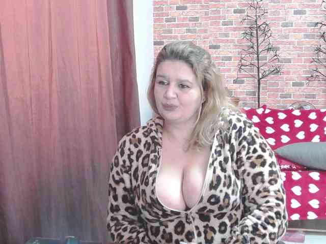 RoseBBW webcam