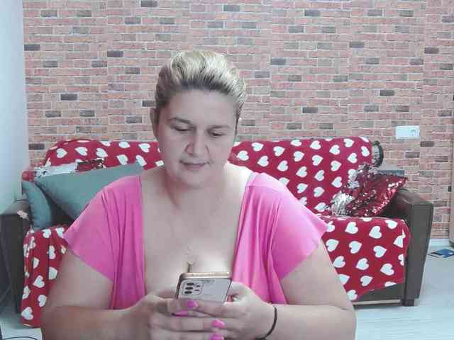 RoseBBW webcam
