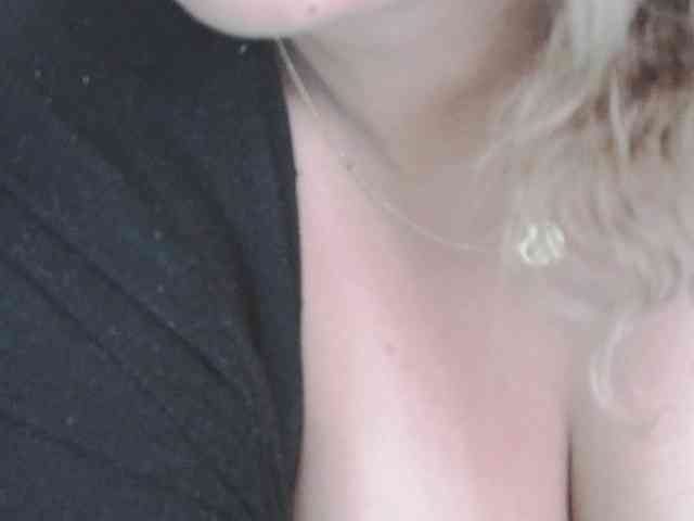 RoseBBW webcam