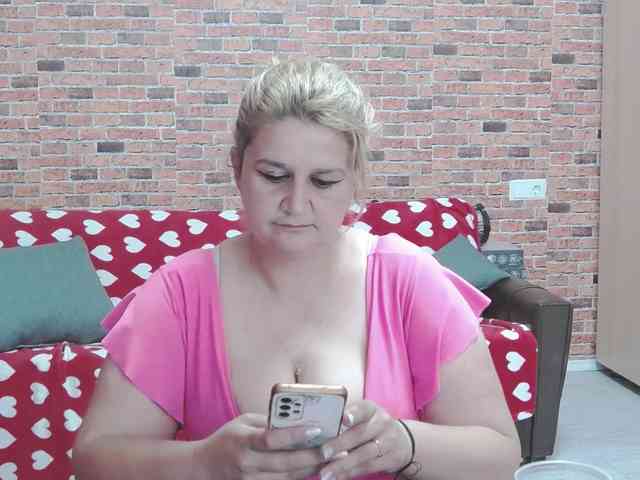 RoseBBW webcam