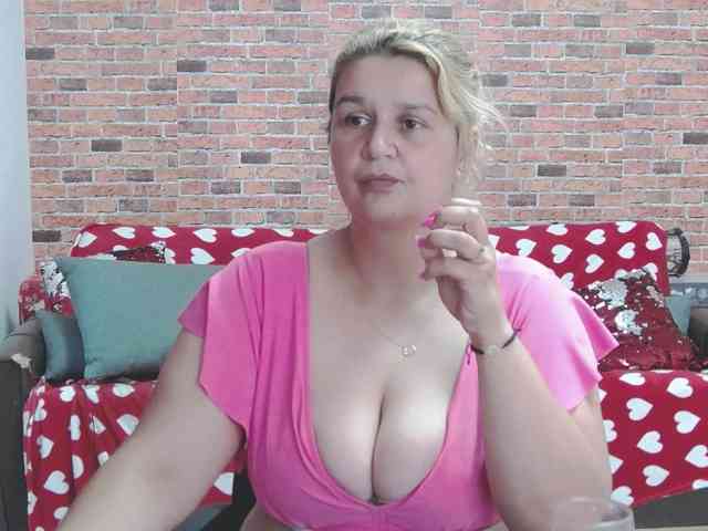 RoseBBW webcam