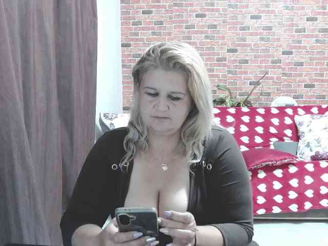 RoseBBW webcam
