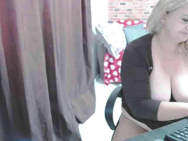 RoseBBW webcam