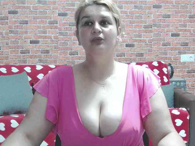 RoseBBW webcam