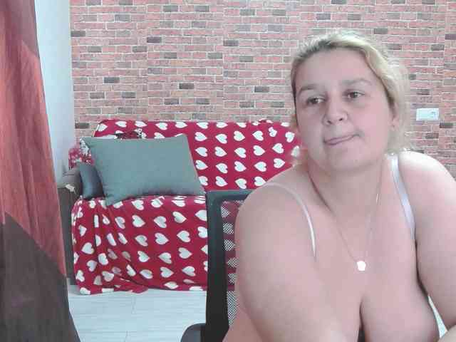 RoseBBW webcam