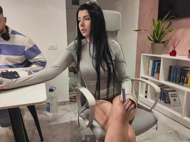 Valeriaxoxo's BongaCams show and profile