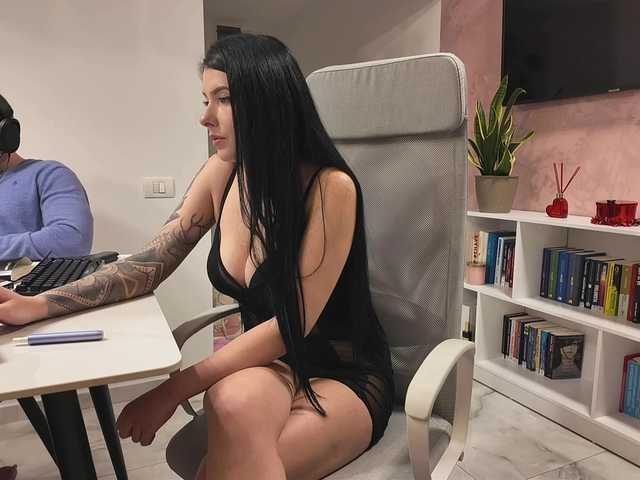 Valeriaxoxo's BongaCams show and profile