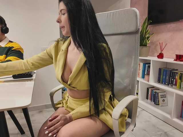 Valeriaxoxo's BongaCams show and profile