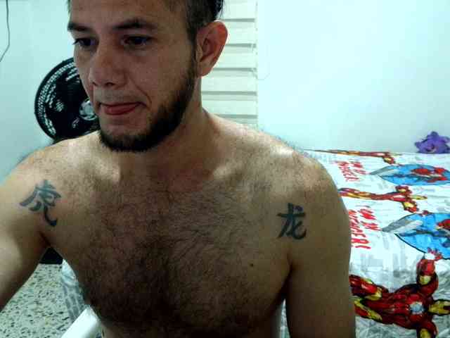 andrew1520 Live Webcam on BongaCams