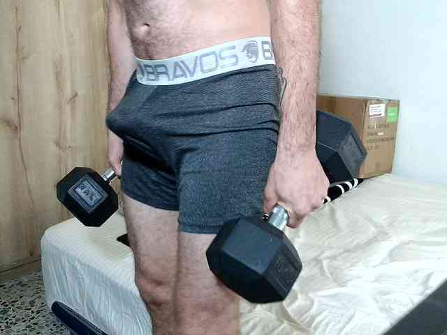 andrew1520 Live Webcam on BongaCams