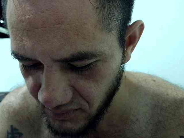 andrew1520 Live Webcam on BongaCams