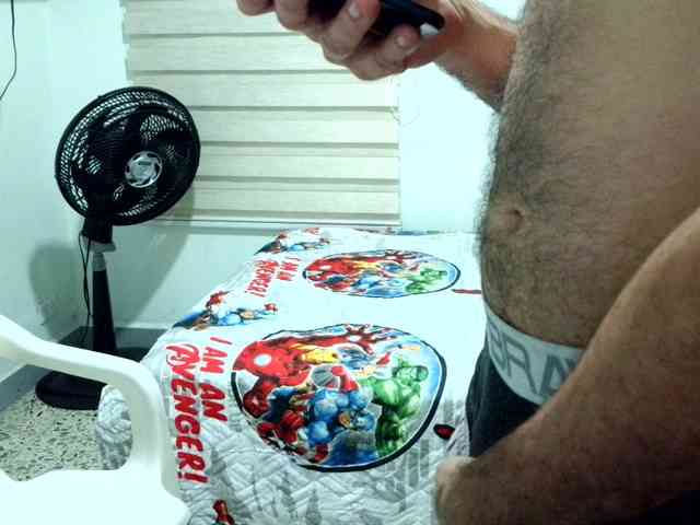 andrew1520 Live Webcam on BongaCams