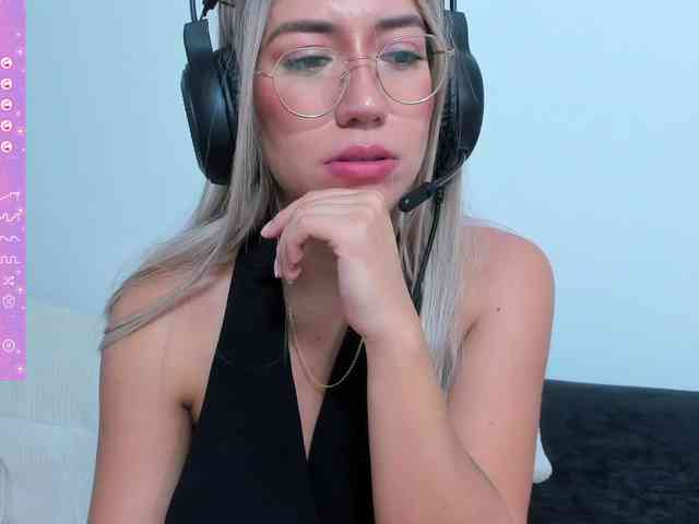 EllaDavs Live Webcam on BongaCams