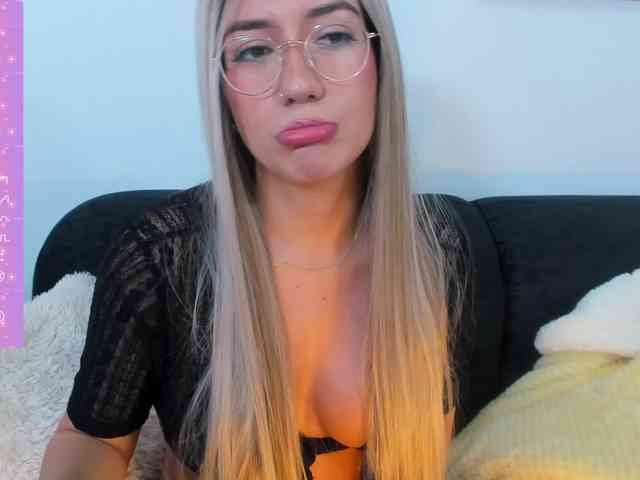 EllaDavs webcam