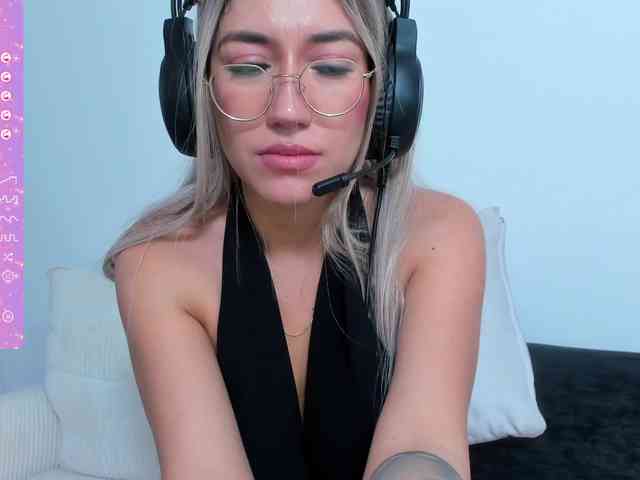 EllaDavs webcam