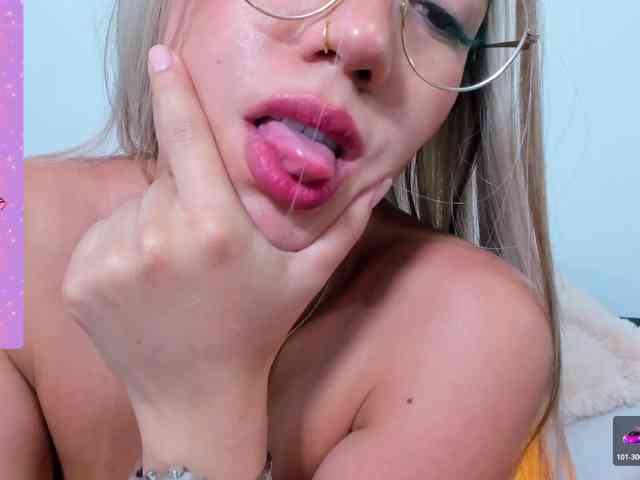 EllaDavs webcam