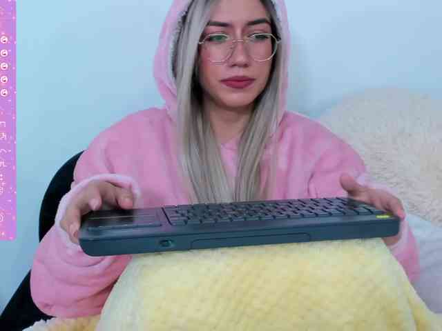 EllaDavs webcam