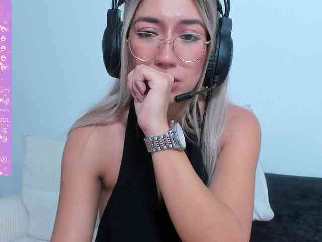 EllaDavs webcam