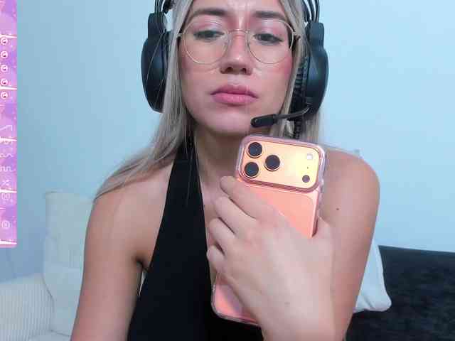 EllaDavs webcam