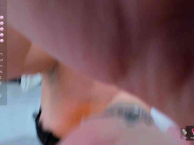 EllaDavs webcam