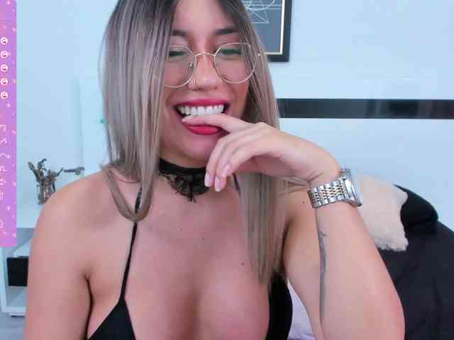 EllaDavs webcam