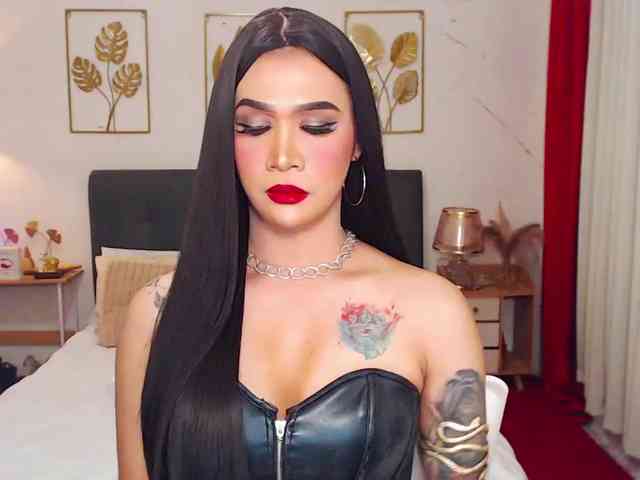 Queenyhurie Live Webcam on BongaCams