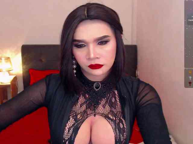 Queenyhurie Live Webcam on BongaCams