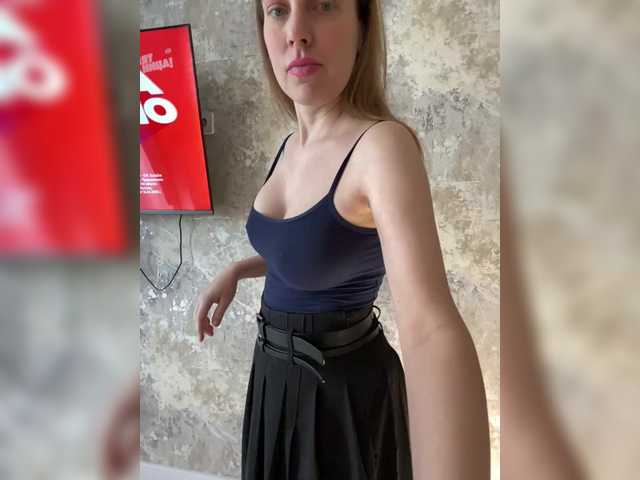 Incredible123 from BongaCams