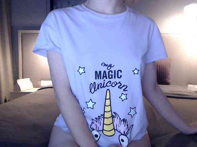 Shy-SweetGirl webcam