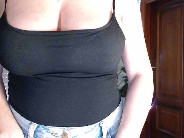 Alina-Lovely's BongaCams show and profile