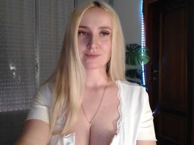 Alina-Lovely's BongaCams show and profile