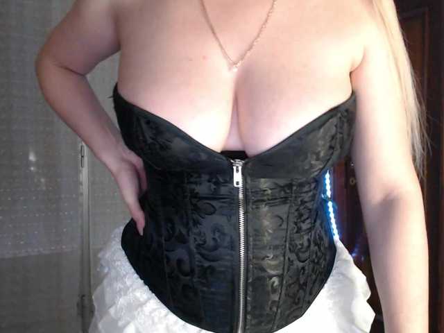 Alina-Lovely's BongaCams show and profile