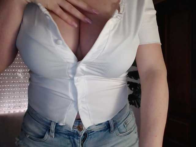 Alina-Lovely's BongaCams show and profile