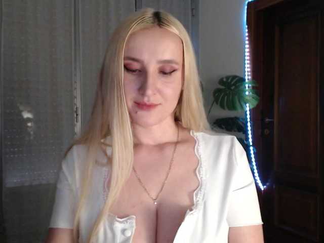 Alina-Lovely's BongaCams show and profile