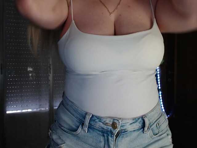 Alina-Lovely's BongaCams show and profile