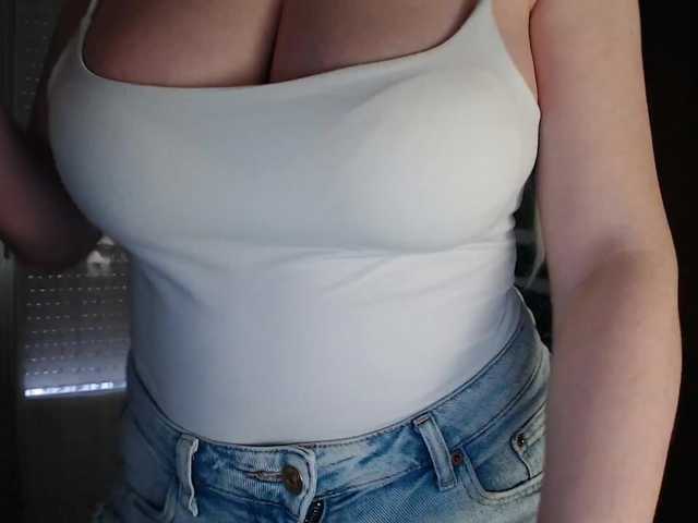 Alina-Lovely's BongaCams show and profile