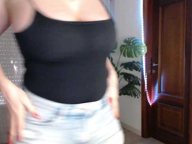 Alina-Lovely's BongaCams show and profile