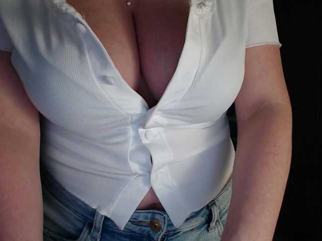 Alina-Lovely's BongaCams show and profile