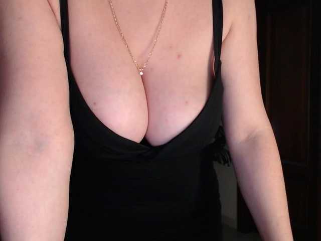 Alina-Lovely's BongaCams show and profile