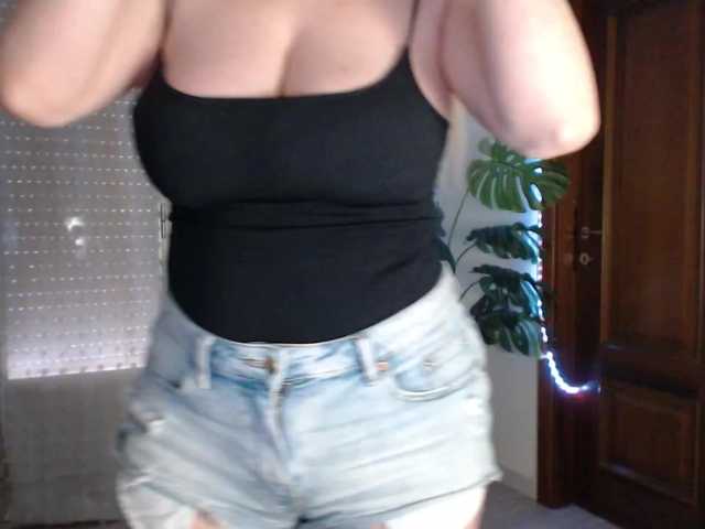 Alina-Lovely's BongaCams show and profile