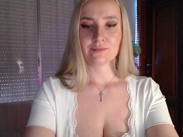 Alina-Lovely's BongaCams show and profile