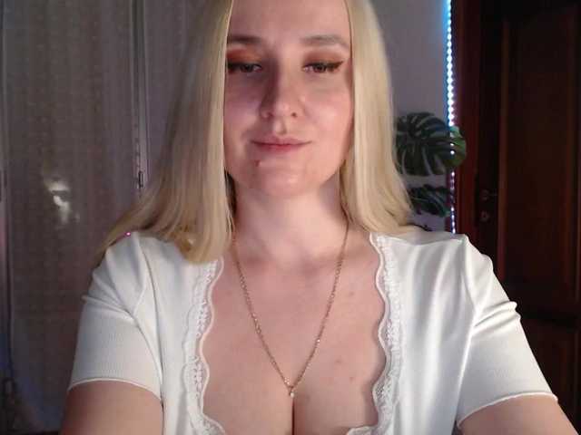 le modèle Alina-Lovely est en webcam porno dans un show sur le site bongacams, il possède les tags suivants: White/Caucasian,Blonde,Shaved