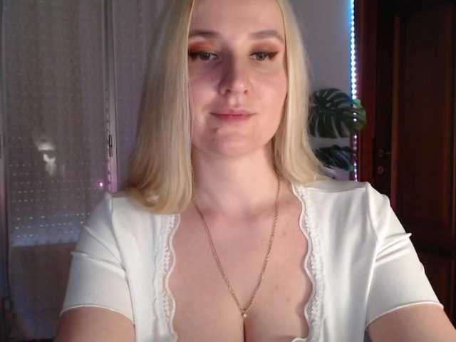 Alina-Lovely's BongaCams show and profile