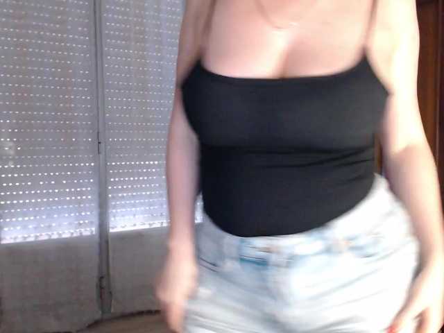 Alina-Lovely's BongaCams show and profile