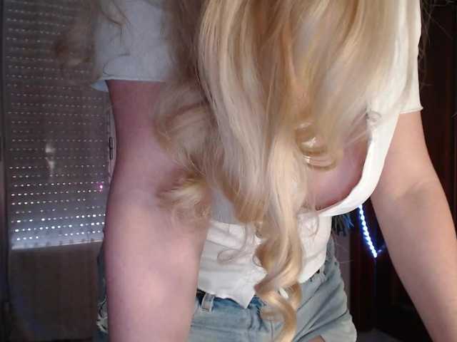 le modèle Alina-Lovely est en webcam porno dans un show sur le site bongacams, il possède les tags suivants: White/Caucasian,Blonde,Shaved