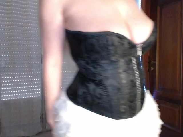 Alina-Lovely's BongaCams show and profile