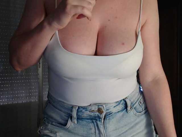 Alina-Lovely from BongaCams