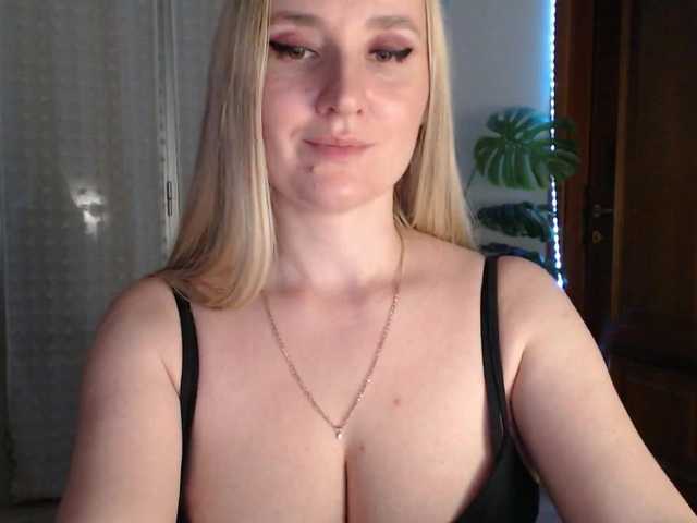 Alina-Lovely's BongaCams show and profile